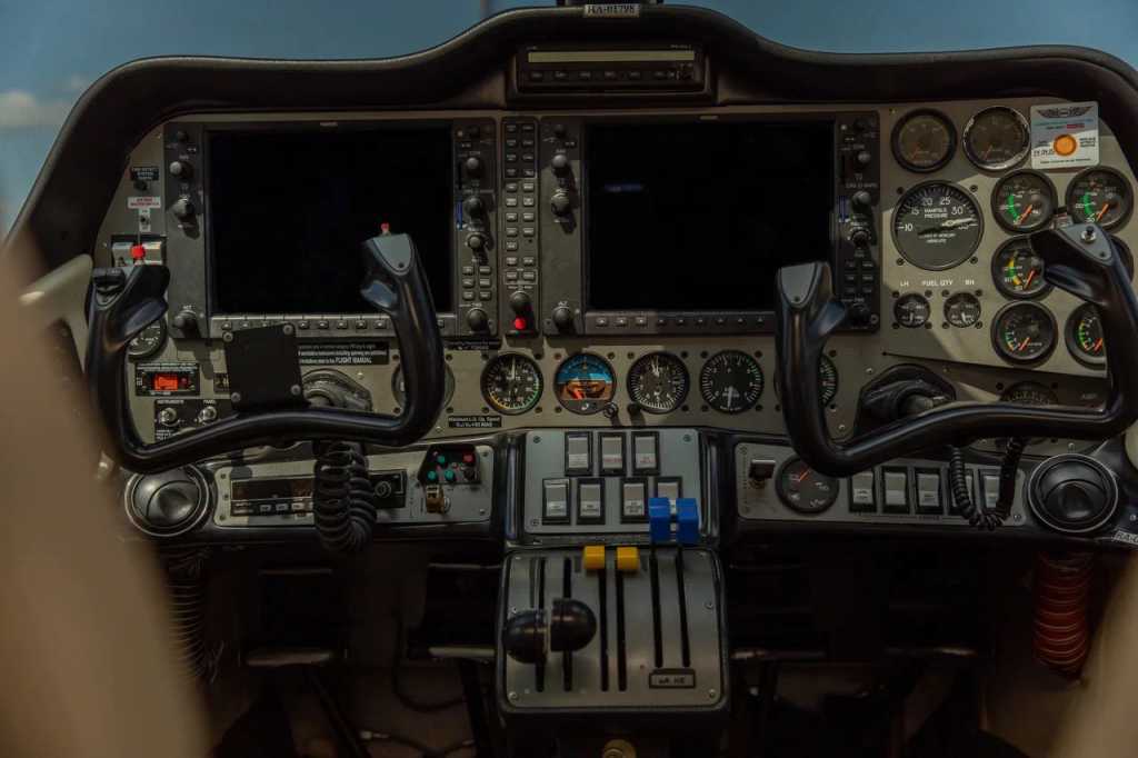 Кабина-Tecnam-P2006T